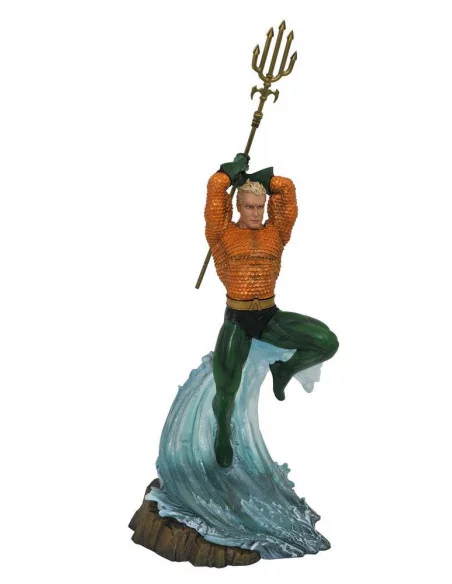 es::DC Gallery Estatua Aquaman 30 cm