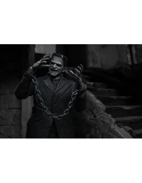 es::Universal Monsters Figura Ultimate Frankenstein's Monster Black & White 18 cm