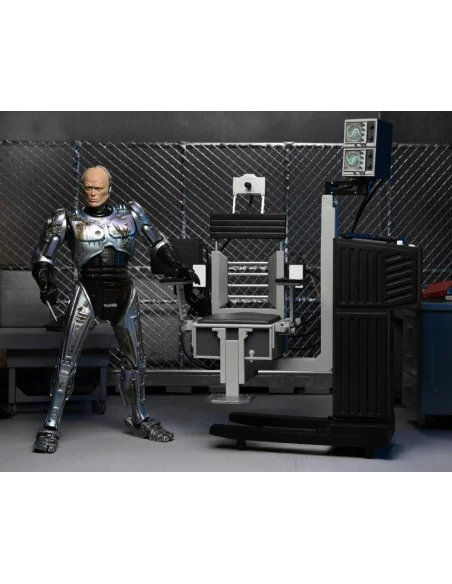 es::Robocop Figura Ultimate Robocop Battle Damaged with Chair 18 cm