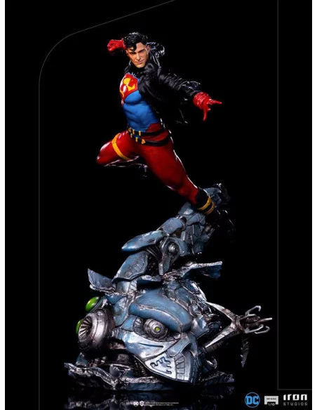es::DC Comics Estatua 1/10 Deluxe Art Scale Superboy 28 cm
