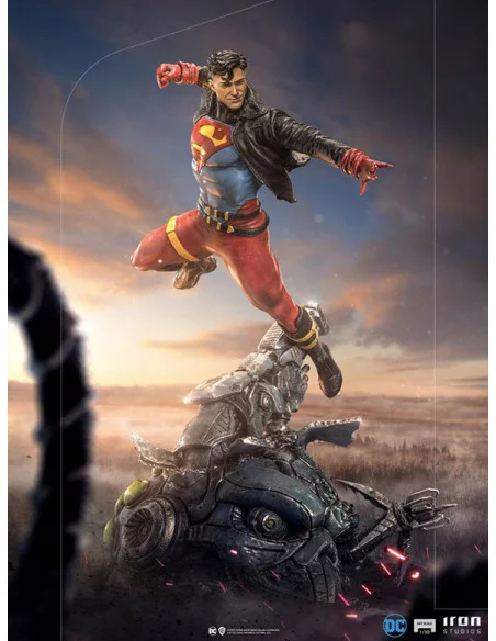 es::DC Comics Estatua 1/10 Deluxe Art Scale Superboy 28 cm
