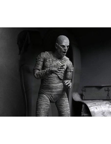 es::Universal Monsters Figura Ultimate The Mummy Black & White 18 cm