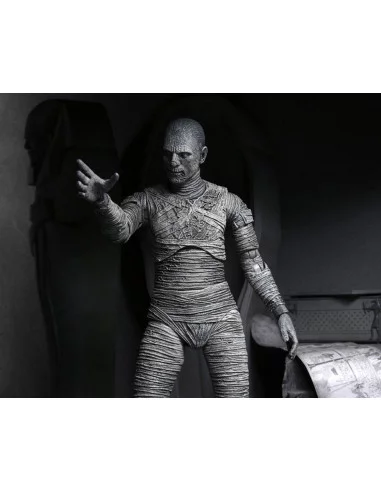 es::Universal Monsters Figura Ultimate The Mummy Black & White 18 cm
