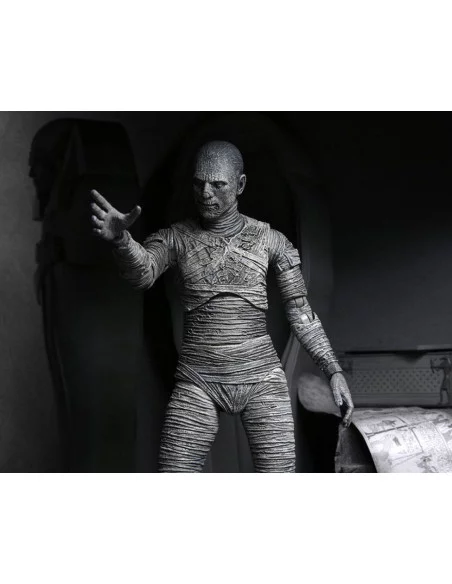 es::Universal Monsters Figura Ultimate The Mummy Black & White 18 cm