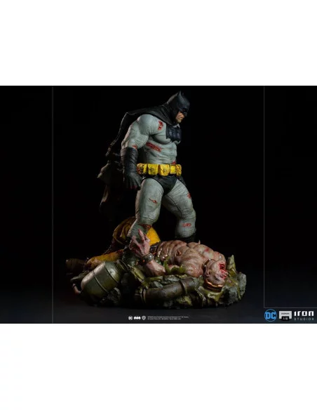 es::Batman: The Dark Knight Returns Diorama 1/6 Batman 38 cm