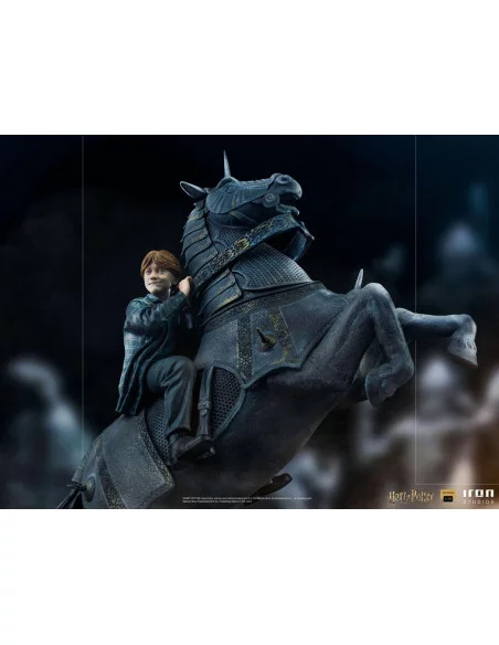 es::Harry Potter Estatua Deluxe Art Scale 1/10 Ron Weasley at the Wizard Chess 35 cm