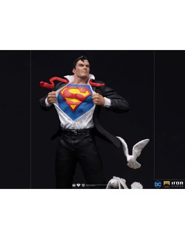 es::DC Comics Estatua 1/10 Deluxe Art Scale Clark Kent 29 cm
