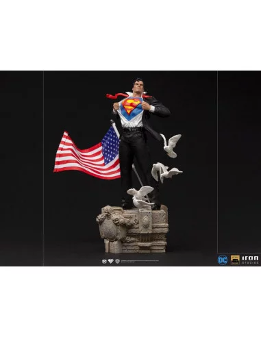 es::DC Comics Estatua 1/10 Deluxe Art Scale Clark Kent 29 cm