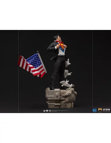 es::DC Comics Estatua 1/10 Deluxe Art Scale Clark Kent 29 cm