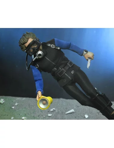 es::Tiburón Figura Clothed Matt Hooper (Shark Cage) 20 cm