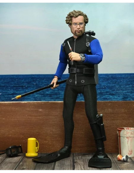 es::Tiburón Figura Clothed Matt Hooper (Shark Cage) 20 cm