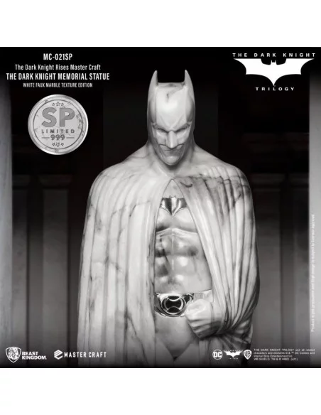 es::EMBALAJE DAÑADO. The Dark Knight Rises Estatua Master Craft The Dark Knight Memorial Batman White Faux Marble Texture