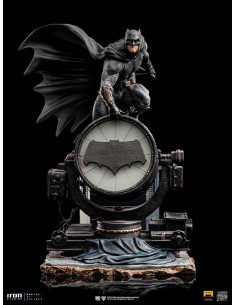 es::Zack Snyder's Justice League Deluxe Art Scale Statue 1/10 Batman on Batsignal 28 cm