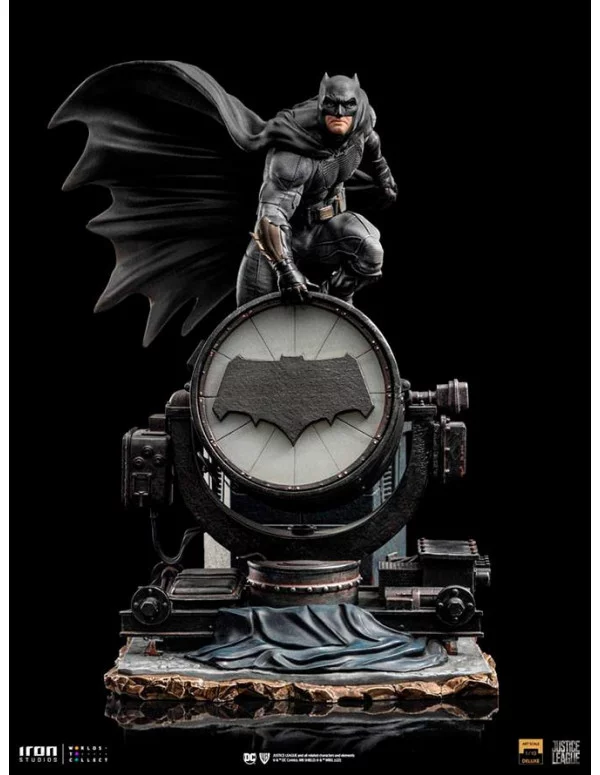 Comprar Zack Snyder's Justice League Estatua con luz Batman on Batsignal  Deluxe Art Scale 28 cm - Mil Comics: Tienda de cómics y figuras Marvel, DC  Comics, Star Wars, Tintín