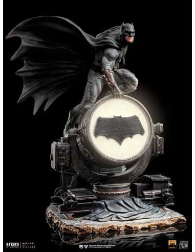 es::Zack Snyder's Justice League Deluxe Art Scale Statue 1/10 Batman on Batsignal 28 cm