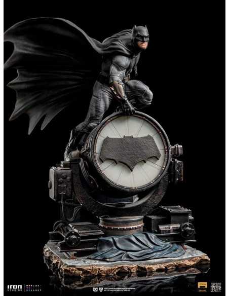 es::Zack Snyder's Justice League Deluxe Art Scale Statue 1/10 Batman on Batsignal 28 cm