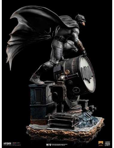 es::Zack Snyder's Justice League Deluxe Art Scale Statue 1/10 Batman on Batsignal 28 cm