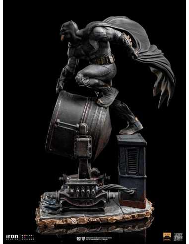 es::Zack Snyder's Justice League Deluxe Art Scale Statue 1/10 Batman on Batsignal 28 cm