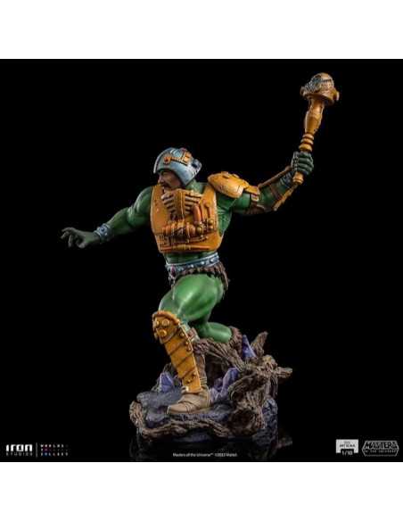 es::Masters of the Universe Estatua Man-At-Arms Art Scale Deluxe 23 cm 