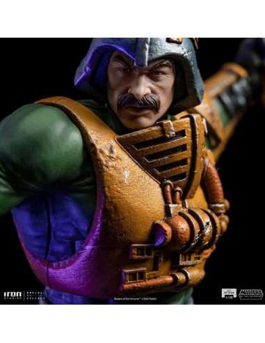 es::Masters of the Universe Estatua Man-At-Arms Art Scale Deluxe 23 cm 