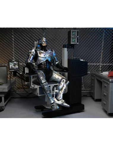 es::EMBALAJE DAÑADO Robocop Figura Ultimate Robocop Battle Damaged with Chair 18 cm.