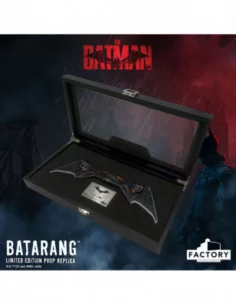 The Batman Réplica 1/1 Batarang Limited Edition 36 cm 2