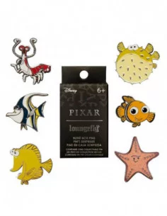 Pixar Loungefly Chapas esmaltadas Finding Nemo Fish Tank Buddies Expositor (12)