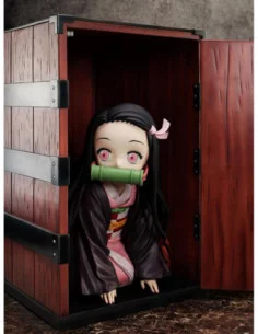Demon Slayer: Kimetsu no Yaiba Estatua Big Size Nezuko in a Box 44 cm 2