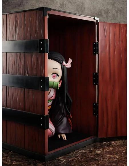 Demon Slayer: Kimetsu no Yaiba Estatua Big Size Nezuko in a Box 44 cm