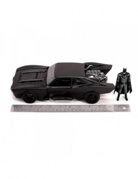 Batman 2022 Vehículo 1/18 Hollywood Rides 2022 Batmobile con Figura