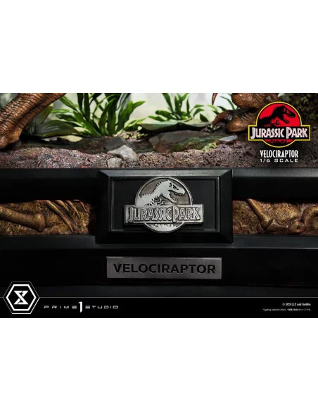Jurassic Park Estatua Legacy Museum Collection 1/6 Velociraptor Attack 38 cm