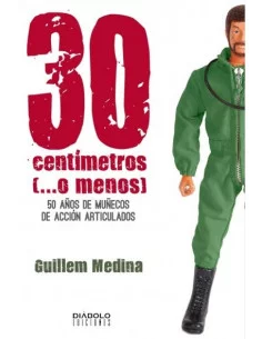 es::30 centimetros ...o menos 50 años de muñecos de acción articulados