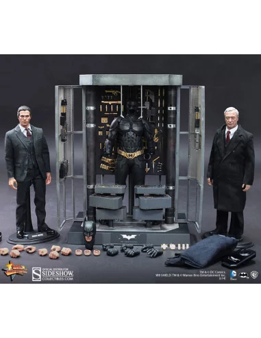 es::The Dark Knight: Batman Armory With Batman, Bruce Wayne & Alfred. Figuras Y Diorama 1/6 Hot Toys