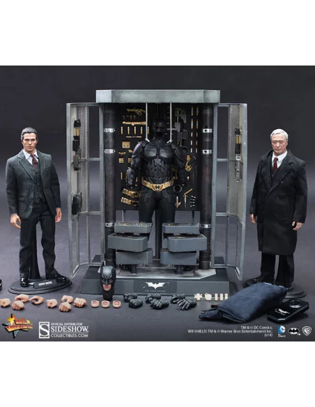 es::The Dark Knight: Batman Armory With Batman, Bruce Wayne & Alfred. Figuras Y Diorama 1/6 Hot Toys