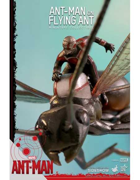 es::Ant-Man Figura Miniatura Compact Ant-Man on Flying Ant Hot Toys 10 cm.